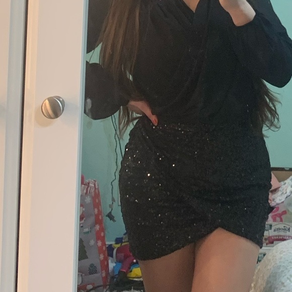 Small skirt only used once - Picture 2 of 2